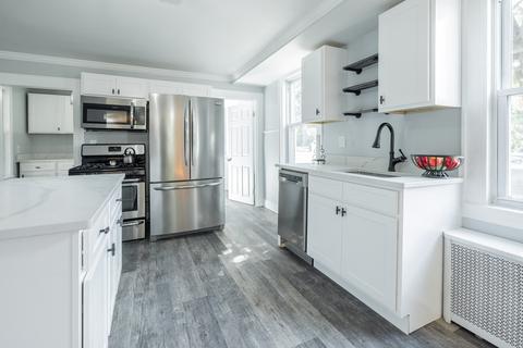 55 E Silver St, Westfield, MA 01085 photo 4