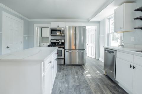 55 E Silver St, Westfield, MA 01085 photo 5
