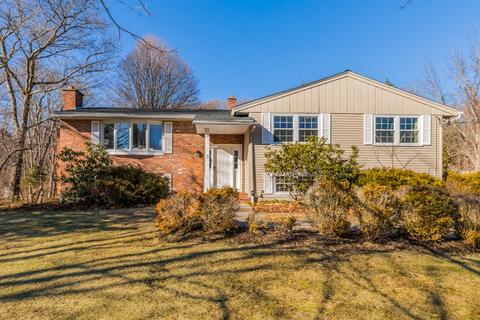 3 Mohawk Dr, Framingham, MA 01701 photo 1