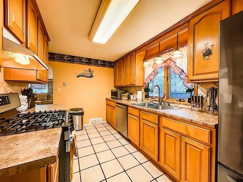 49 Bartels St, Springfield, MA 01128 photo 5