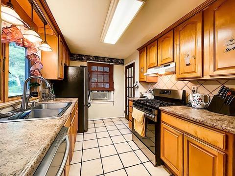 49 Bartels St, Springfield, MA 01128 photo 4