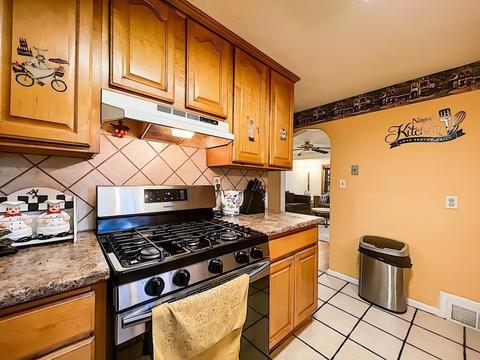 49 Bartels St, Springfield, MA 01128 photo 3