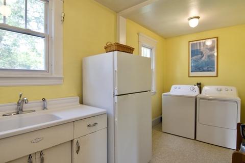 156 Whittum Ave, Springfield, MA 01118 photo 23