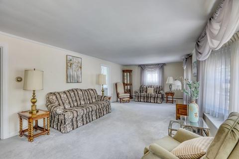 558 Main St, Stoneham, MA 02180 photo 4