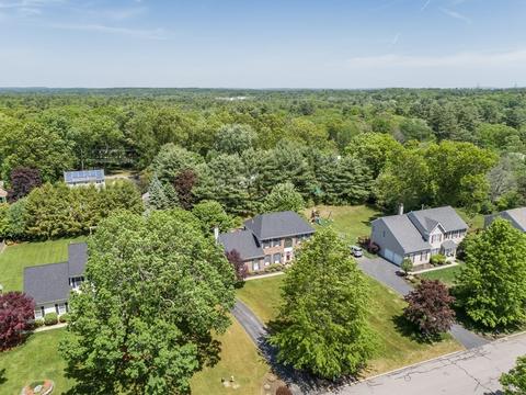 23 Winthrop Dr, Franklin, MA 02038 photo 2