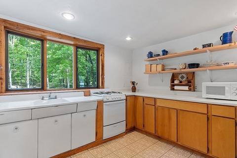 2 Dalbeck Ln, Ashburnham, MA 01430 photo 5