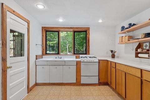 2 Dalbeck Ln, Ashburnham, MA 01430 photo 4
