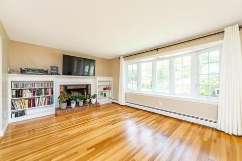 103 Macarthur Rd, Stoneham, MA 02180 photo 4
