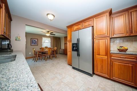 34 Canonicus St, Fall River, MA 02723 photo 4