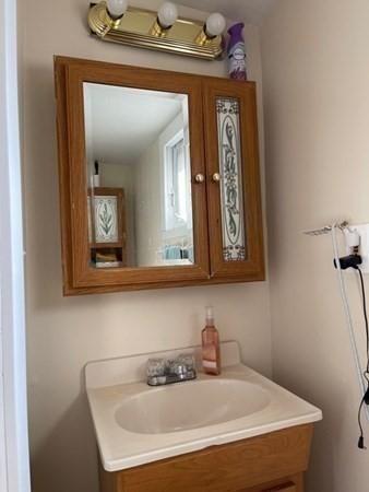 96 Embury St, Springfield, MA 01109 photo 9