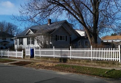 96 Embury St, Springfield, MA 01109 photo 3