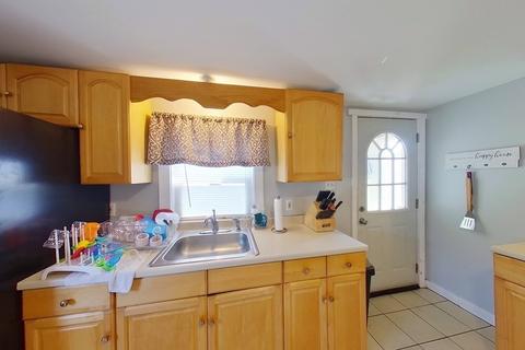 16 Roosevelt St, Acushnet, MA 02743 photo 9