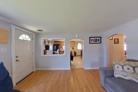 16 Roosevelt St, Acushnet, MA 02743 photo 5