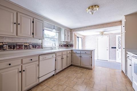 68 Old Brook Rd, Springfield, MA 01118 photo 5