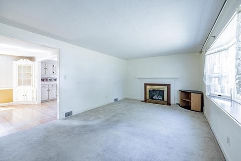 68 Old Brook Rd, Springfield, MA 01118 photo 9