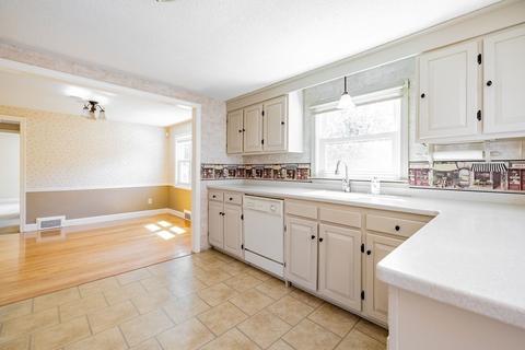 68 Old Brook Rd, Springfield, MA 01118 photo 4