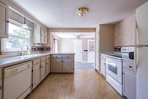 68 Old Brook Rd, Springfield, MA 01118 photo 6