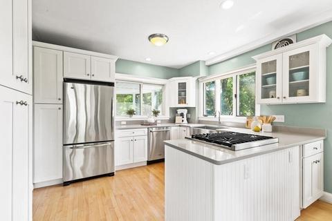 91 Pleasant St, Reading, MA 01867 photo 17