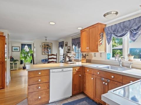 2 Jackson Pl, Framingham, MA 01701 photo 7