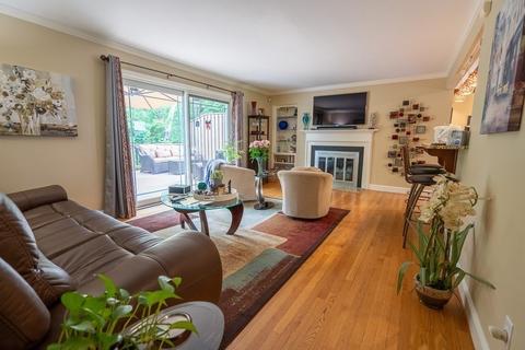 150 Manchester Ter, Springfield, MA 01108 photo 6