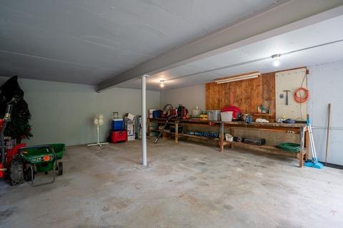 150 Manchester Ter, Springfield, MA 01108 photo 33