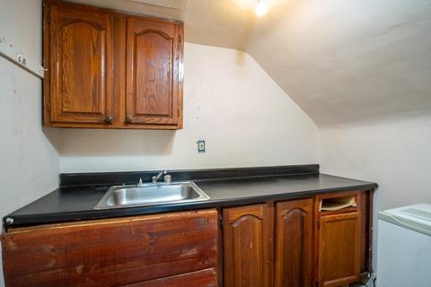 608 Dickinson St, Springfield, MA 01108 photo 11