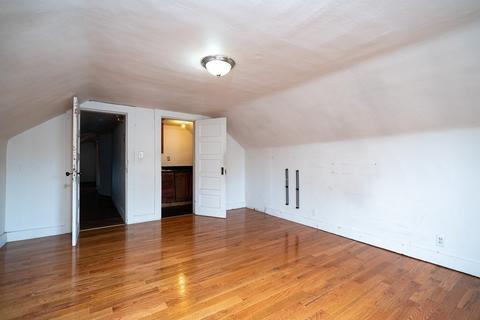 608 Dickinson St, Springfield, MA 01108 photo 4