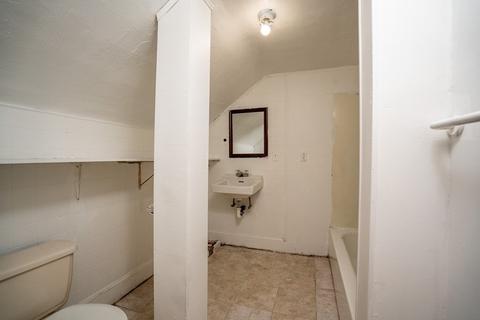 608 Dickinson St, Springfield, MA 01108 photo 8