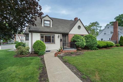2 Gerald Rd, Stoneham, MA 02180 photo 1
