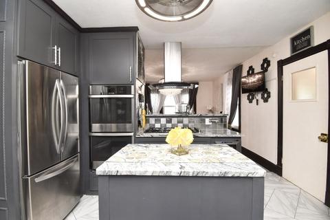 90 Jenness St, Springfield, MA 01104 photo 9