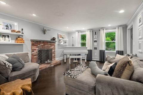 1 Leone Ln, Mendon, MA 01756 photo 9