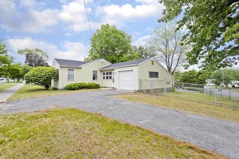 688 Parker St, Springfield, MA 01129 photo 2