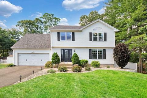 58 Emeline Ct, Springfield, MA 01128 photo 2