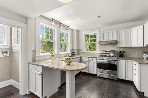24 Daniel St, Newton, MA 02459 photo 13