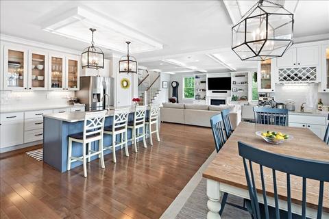 8 Planters Ln, Hingham, MA 02043 photo 2