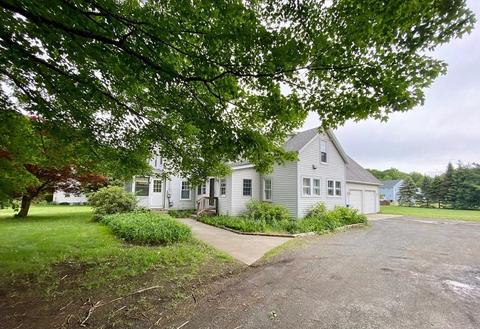 388 Pine St, Amherst, MA 01002 photo 2