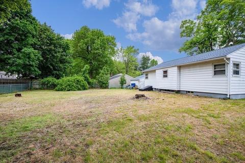 135 Lloyd Ave, Springfield, MA 01119 photo 7
