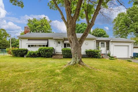 135 Lloyd Ave, Springfield, MA 01119 photo 2