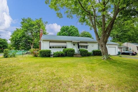 135 Lloyd Ave, Springfield, MA 01119 photo 4