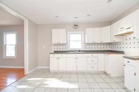 105 Lyons St, Springfield, MA 01151 photo 24