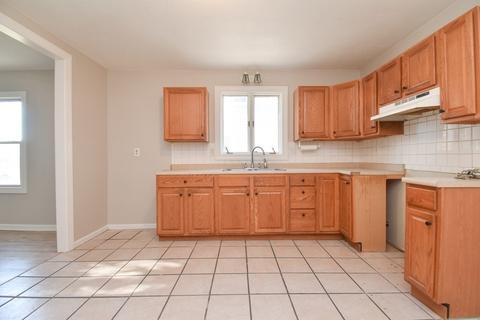 105 Lyons St, Springfield, MA 01151 photo 12