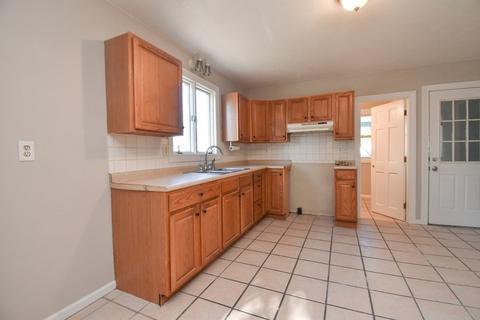 105 Lyons St, Springfield, MA 01151 photo 11