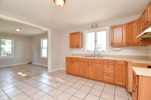 105 Lyons St, Springfield, MA 01151 photo 10