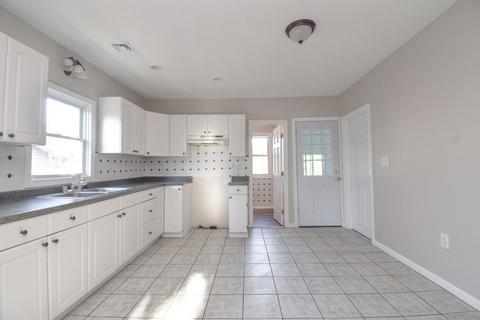 105 Lyons St, Springfield, MA 01151 photo 25