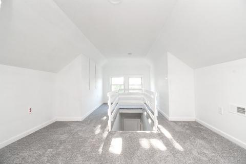 105 Lyons St, Springfield, MA 01151 photo 32