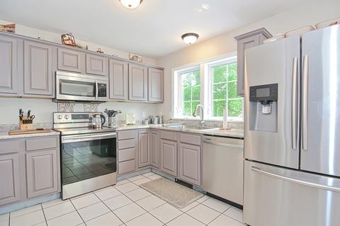 81 Uxbridge, Mendon, MA 01756 photo 6