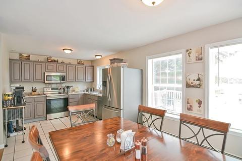 81 Uxbridge, Mendon, MA 01756 photo 4
