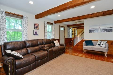 69 Walnut St, Upton, MA 01568 photo 2