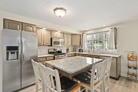 58 Farrar Ave, Worcester, MA 01604 photo 9