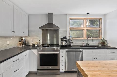 43 Shepard St, Marblehead, MA 01945 photo 3